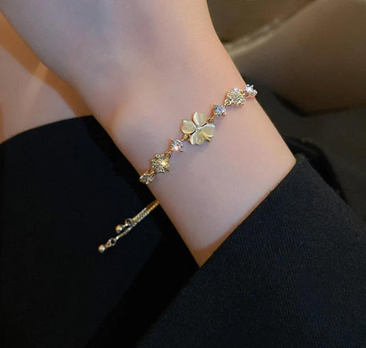 Gold Plated Flower Charm Bracelet for Women Wedding Party Wear